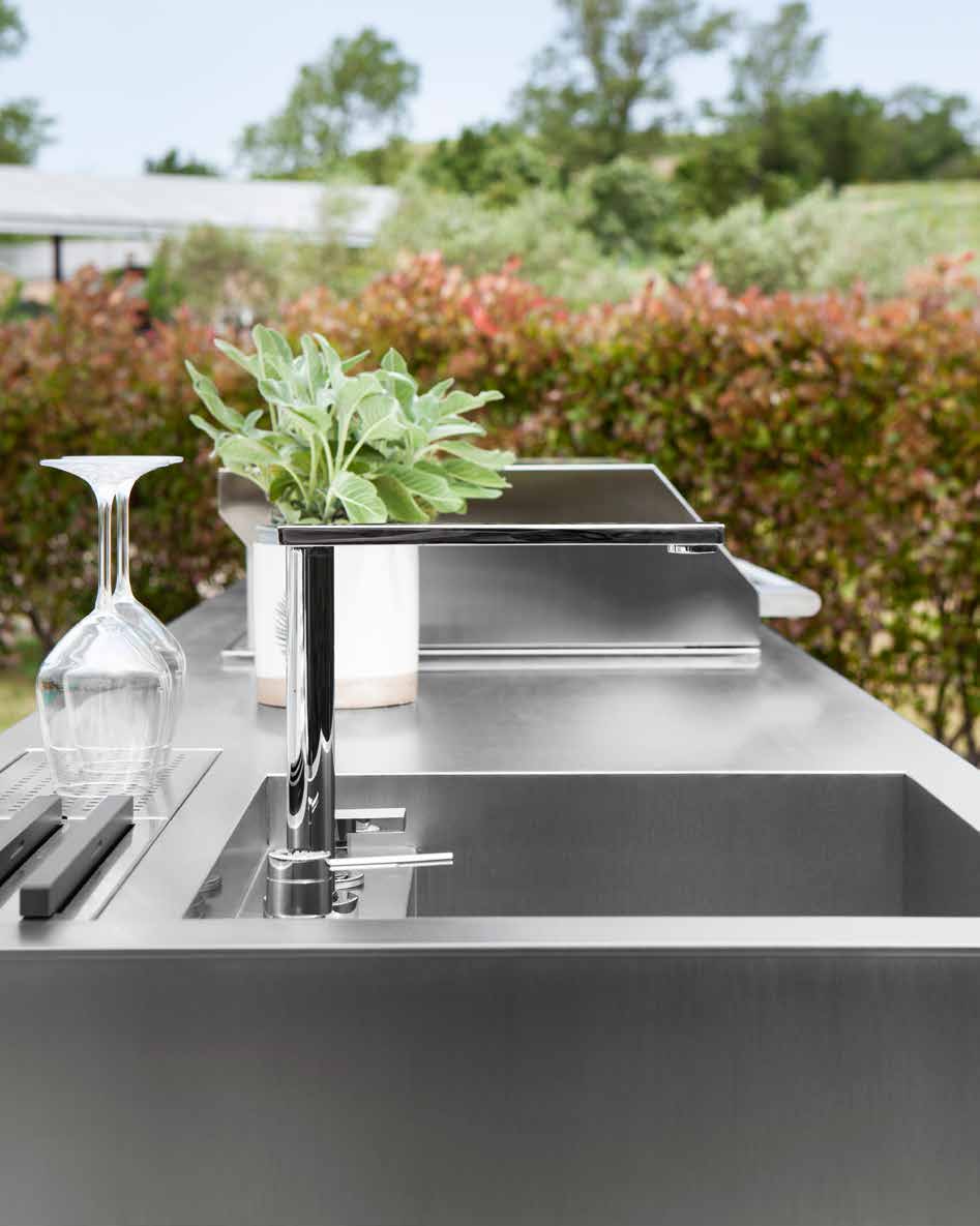 Outdoor Kitchens — photo 1